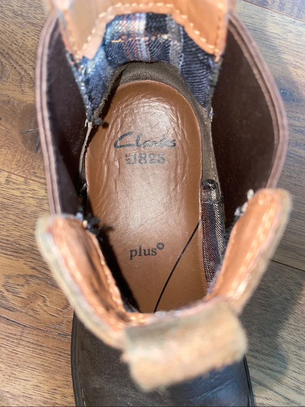 Clarks 1825 Men’s Chukah Boots Size 8